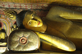 Спящий Будда в 3-ем храме Дамбуллы — Маха Алут Вихарая.