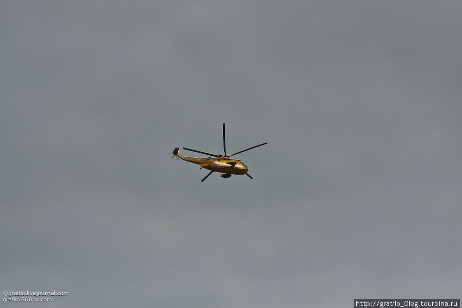 наверное спасательный вертолет, в море был шторм Лландудно, Великобритания