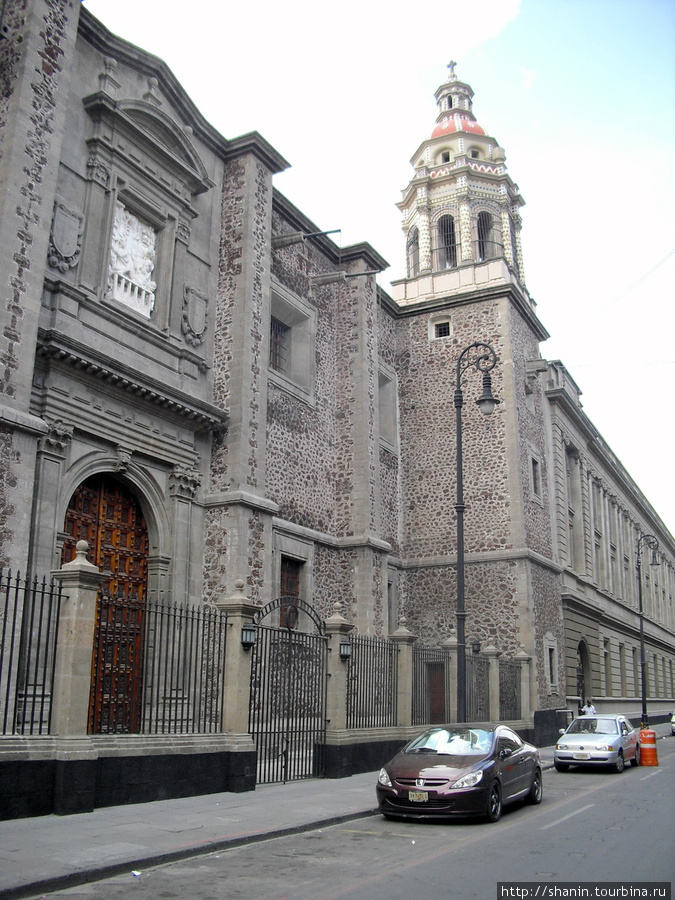 На площади перед Доминиканским собором в Мехико Мехико, Мексика