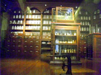 В Музее медицины в Мехико реконструкция старинной аптеки
