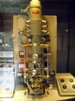 В Музее медицины в Мехико выставлен старый микроскоп