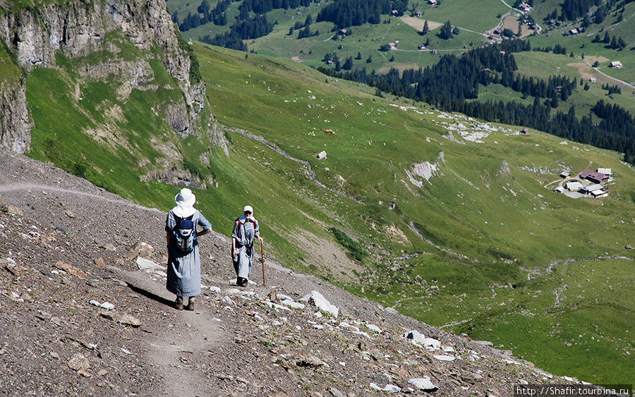 В Швейцарии ходят в горы и старики и даже монашки, Интерлакен, Швейцария