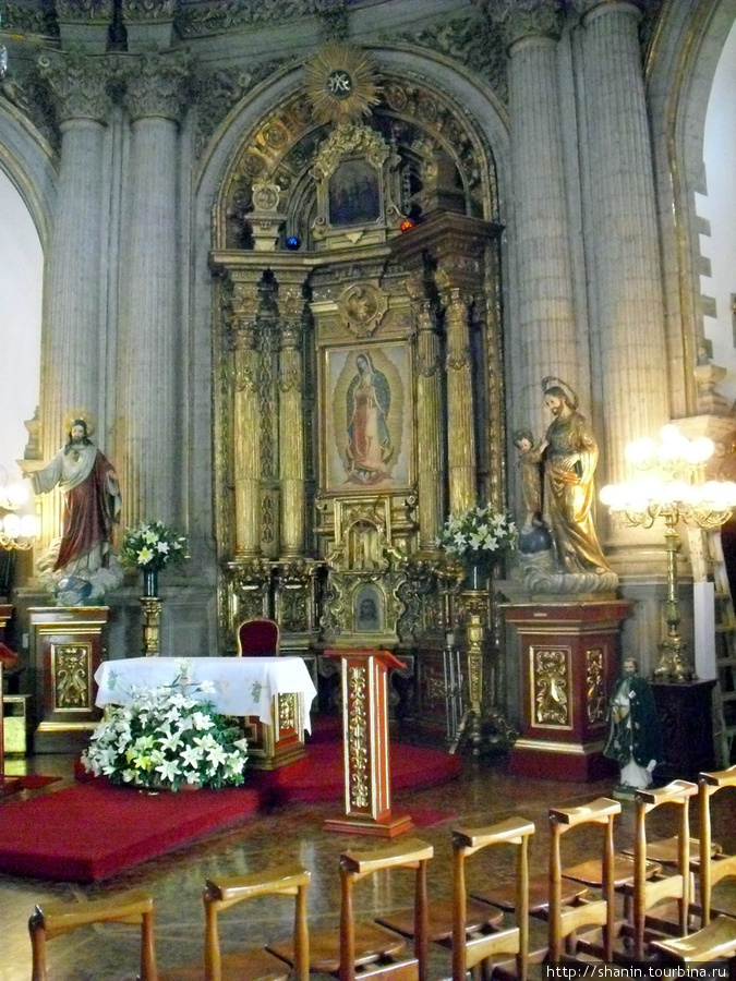 В церкви Маленького колодца Мехико, Мексика