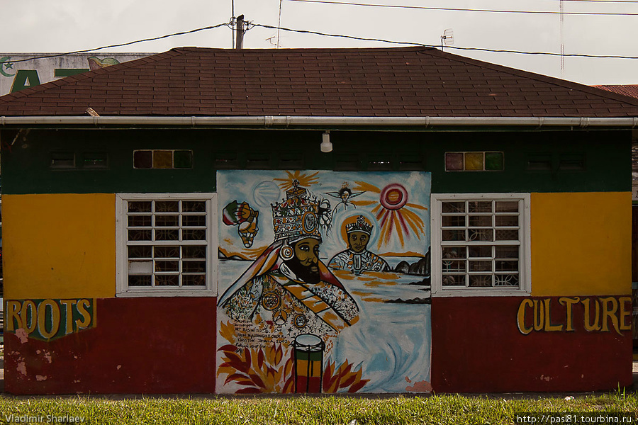 Граффити в Гайане есть, но не в таких количествах как в соседней Венесуэле. Зато — Корни культуры — это вам не Чавеса на заборе рисовать! Джоржтаун, Гайана
