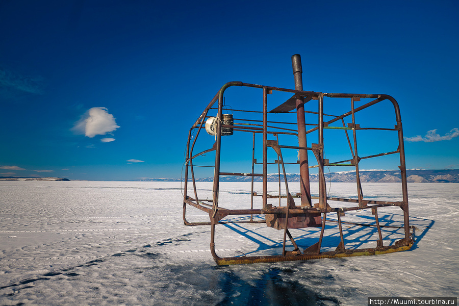 два в одном — сани-домик для рыбаков Хужир, остров Ольхон, Россия