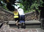 В парке Девы Марии Гваделупской в Мехико много прогуливающихся парочек