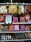Сувениры для паломников у базилики Девы Марии Гваделупской