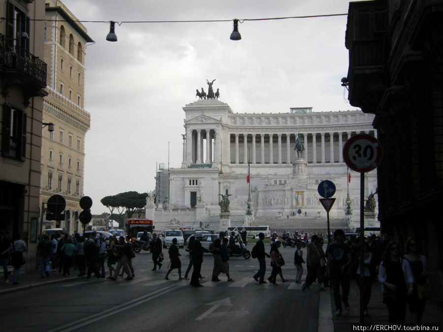 Главная торговая улица в Риме Рим, Италия