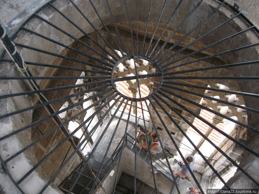 Лестница на колокольню кафедрального собора Святого Ловро Трогир, Хорватия