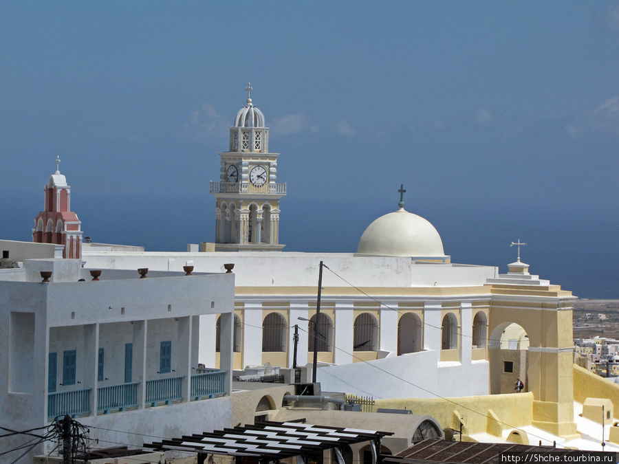 Православие и католицизм рядом Фира, остров Санторини, Греция