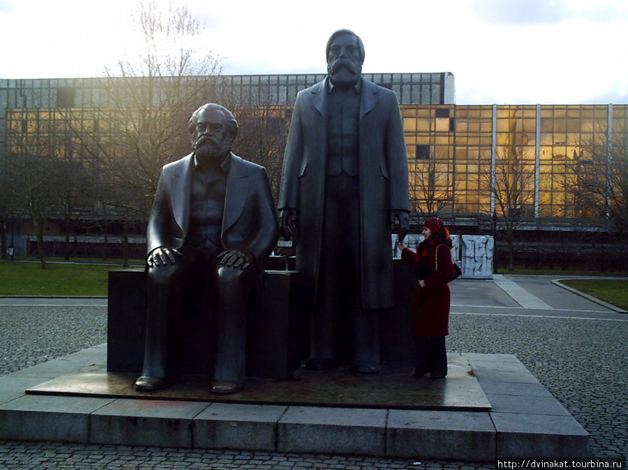 Маркс и Энгельс, Берлин