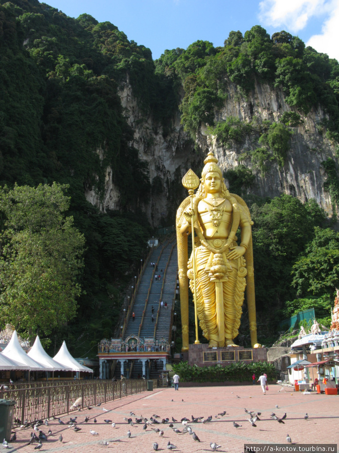 Главный вход в Batu Caves Куала-Лумпур, Малайзия