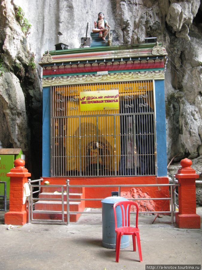 Batu caves -- индуистский пещерный храм на окраине К-Лумпура Куала-Лумпур, Малайзия