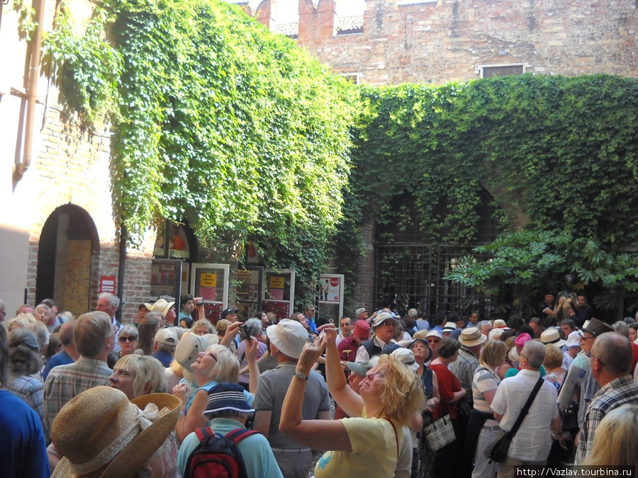 Толпы народа тут обеспечены Верона, Италия