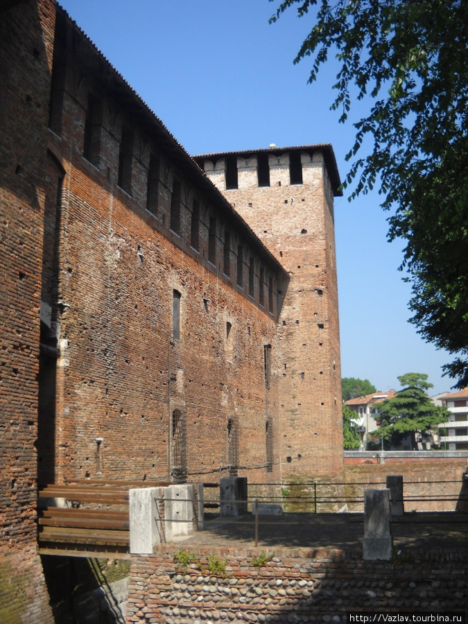 Рядом с крепостью Верона, Италия