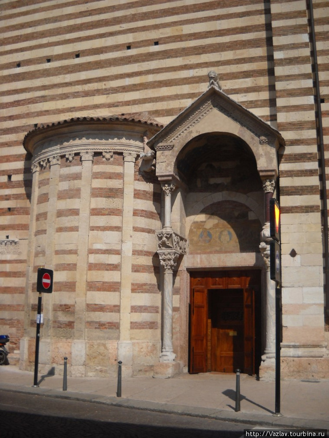 Боковая дверца Верона, Италия