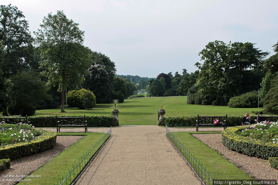 сад и парк создавались на протяжении 8 лет в 17 веке. Стоимость на то время составила более 2500 фунтов. В наши дни это больше 250000 фунтов Уорик, Великобритания