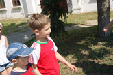 Белорусы гордятся своей страной. Футболки в расцветке национального флага — носят с удовольствием и взрослые и дети.