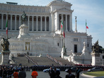Парад на площади Венеции, посвященный дню объединения Италии! Медведев, кстати, где-то тут, среди приглашенных глав держав.