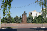 Памятник В.Ленину, установленный перед городским парком.
