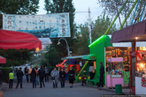Парковка в Ереване и около основных достопримечательностей почти всегда платная, стоит чуть меньше 20 рублей.