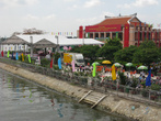 Вид музея Хо Ши Мина с некоторого расстояния
