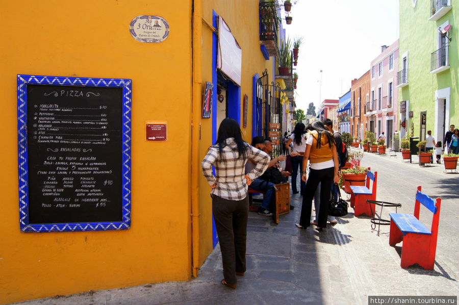 На улице в Пуэбла Пуэбла, Мексика