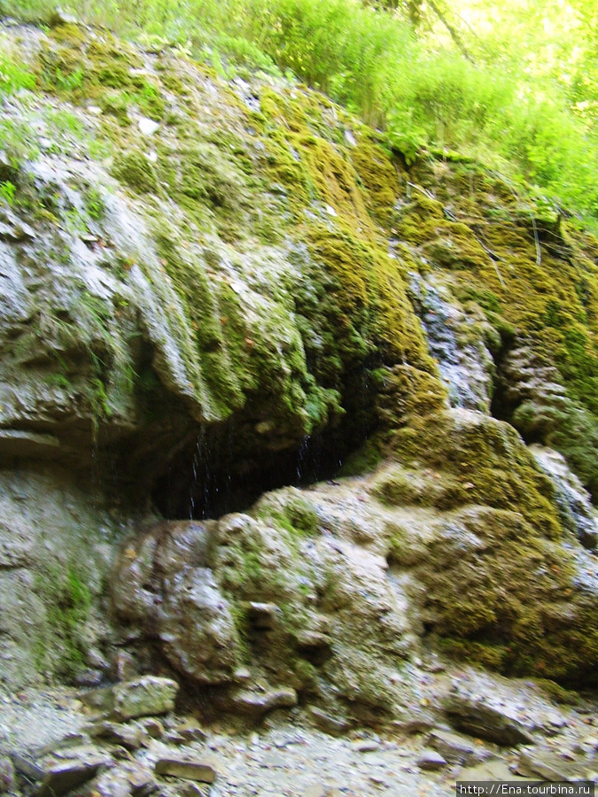 Сентябрь-2009. Поездка на Пшадские водопады.
Плачущая скала Витязево, Россия