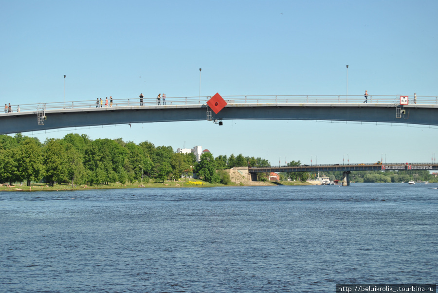 пешеходный мост через Волхов Великий Новгород, Россия