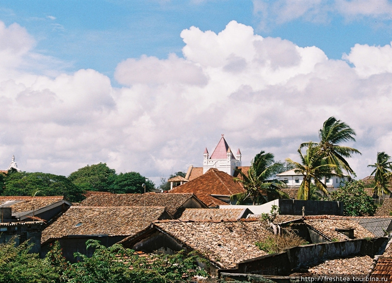 Крыши Галле — старинного форта на юге острова. Шри-Ланка