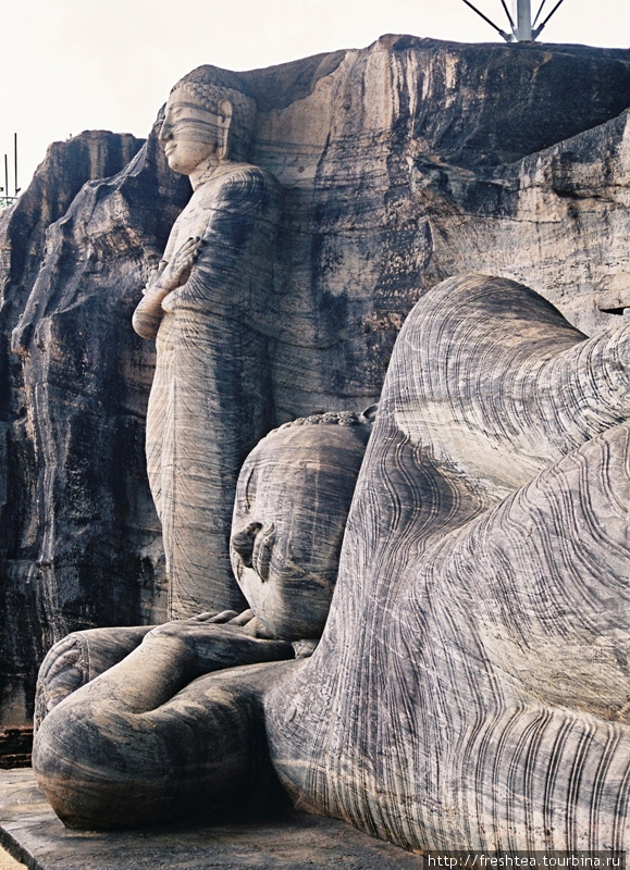 Комплекс каменных скульптур, вырезанных древними мастерами в Гал-Вихара (каменный храм) неподалеку от Полоннарувы. Шри-Ланка