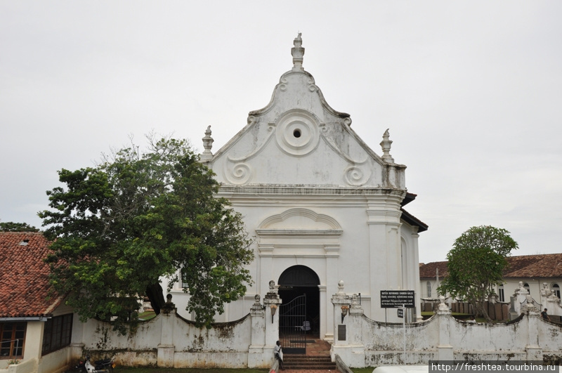 Протестантская кирха Грутен Керк (Grooten Kerk большая церковь) — старейший храм Галле — была заложена в сер. XVI века в знак рождения наследницы в семье коменданта крепости. Шри-Ланка