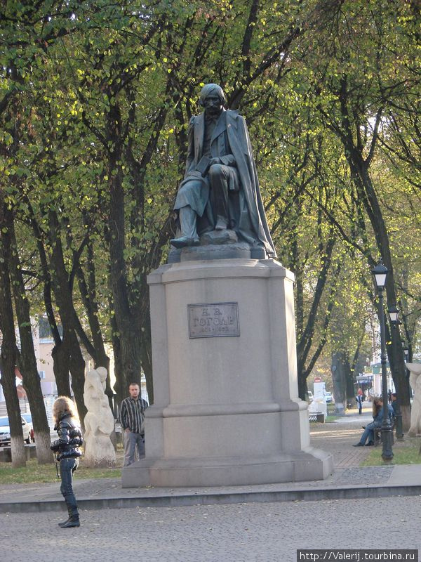 Памятник Н.В.Гоголю Полтава, Украина