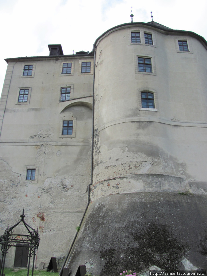 Замок Штернберк и вид на окрестности Чешски-Штернберк, Чехия