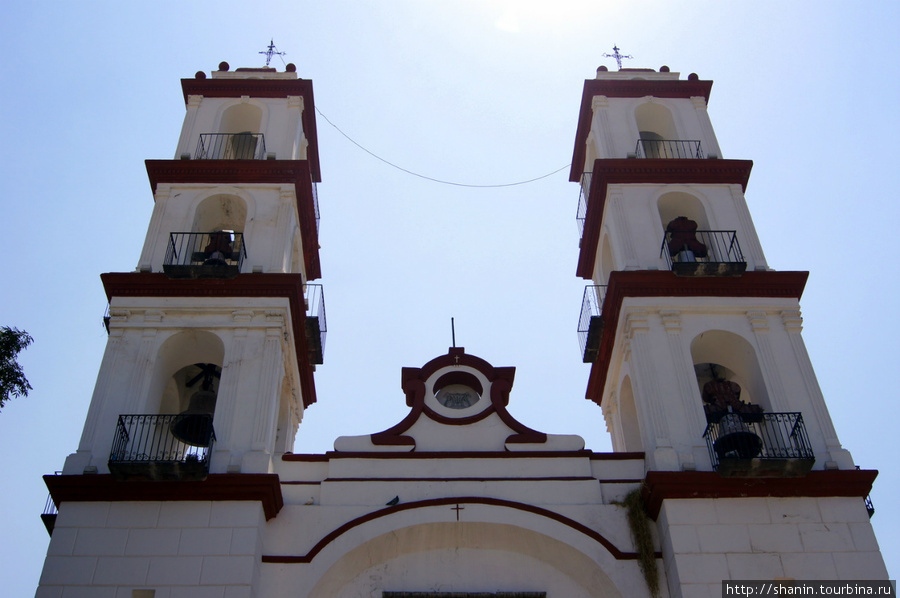 Колокольни церкви Пуэбла, Мексика