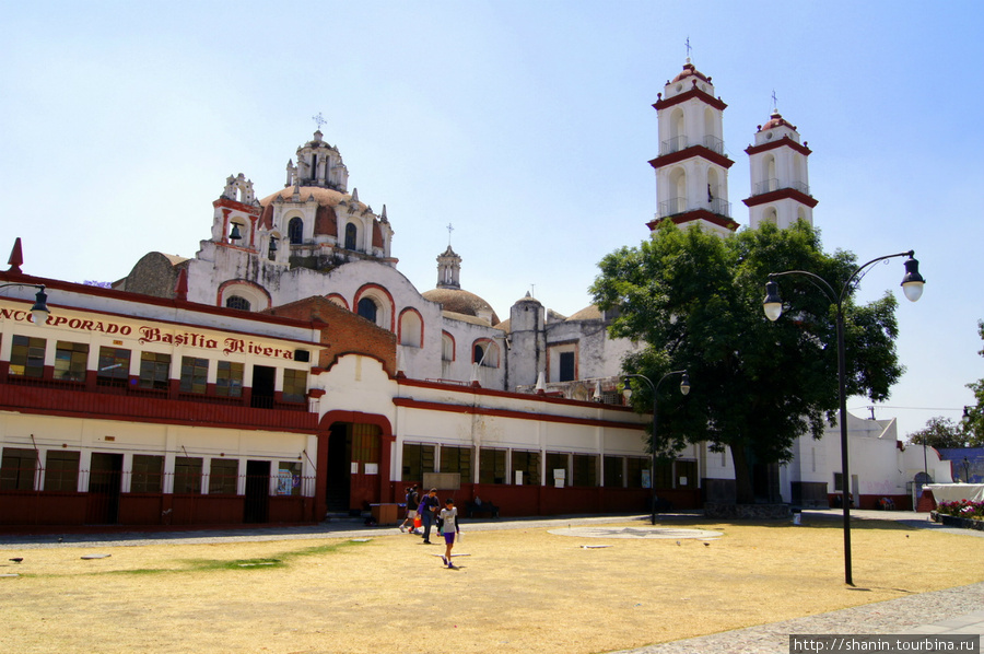 Католическая школа с церковью Пуэбла, Мексика