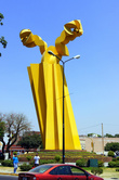 Желтый монумент в Пуэбле