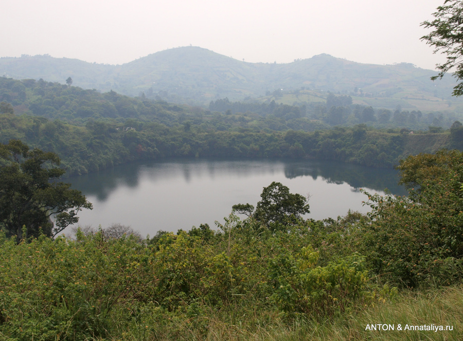 Еще одно кратерное озеро Озеро Нкуруба, Уганда