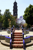На площади у собора Сан Франциско в Пуэбле есть фонтан