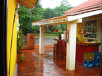 веранда-бар в дождь