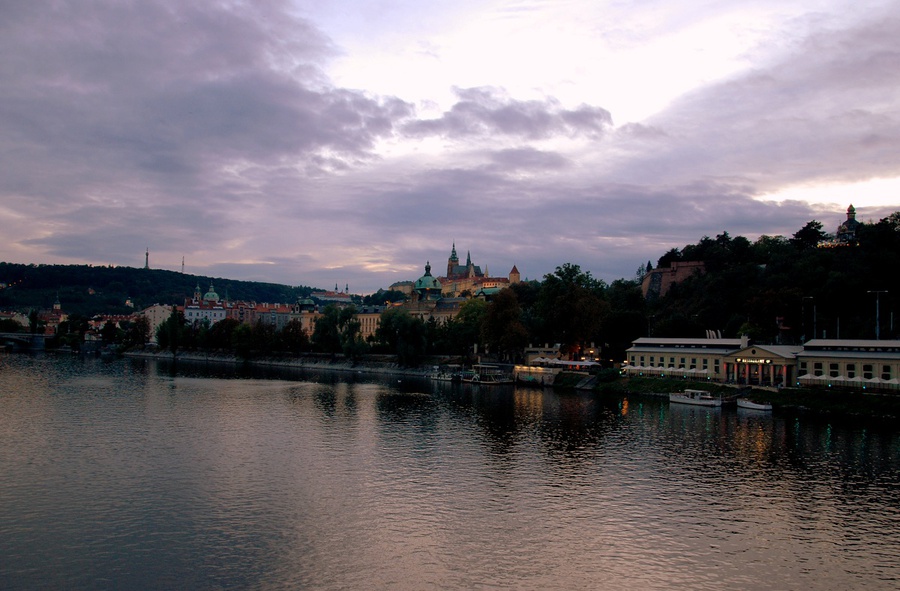 Вечерняя прогулка по Влтаве для успокоения души и тела Прага, Чехия