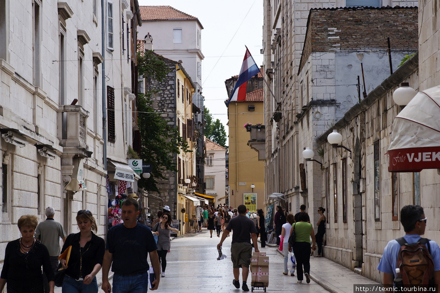 А вот и главная улица Задар, Хорватия