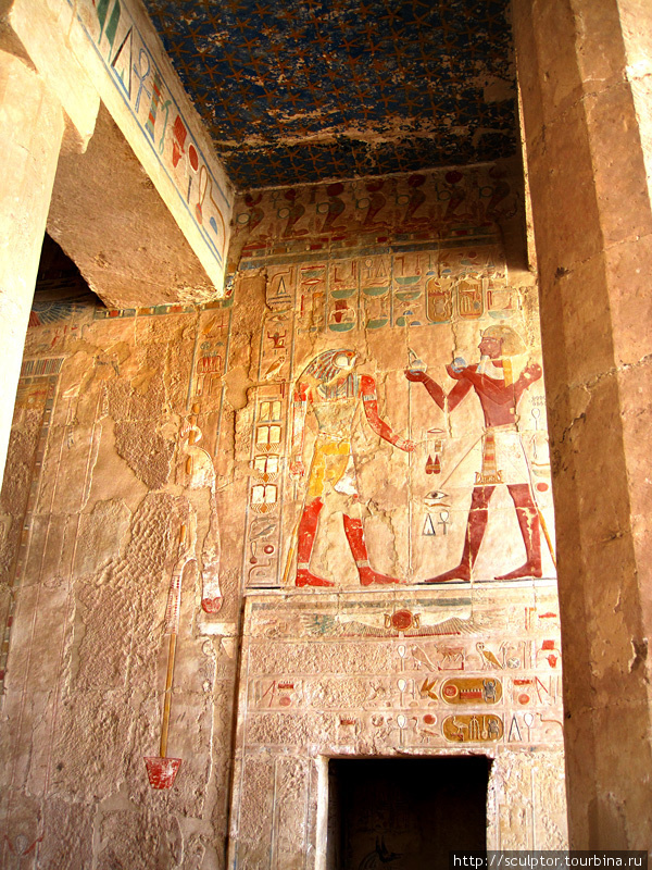 Цвет в храме Хатшепсут Луксор, Египет