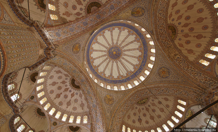 Голубая мечеть. Внутри голубые коёмки Стамбул, Турция