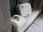 Камни для подпирания потайного входа в Голубую мечеть