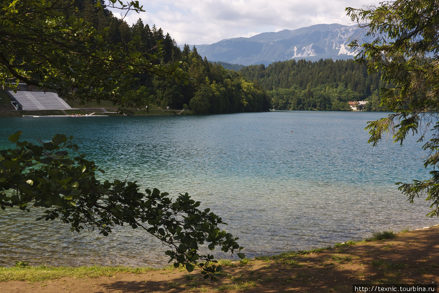 Живописнейшее озеро в словенских Альпах Блед, Словения