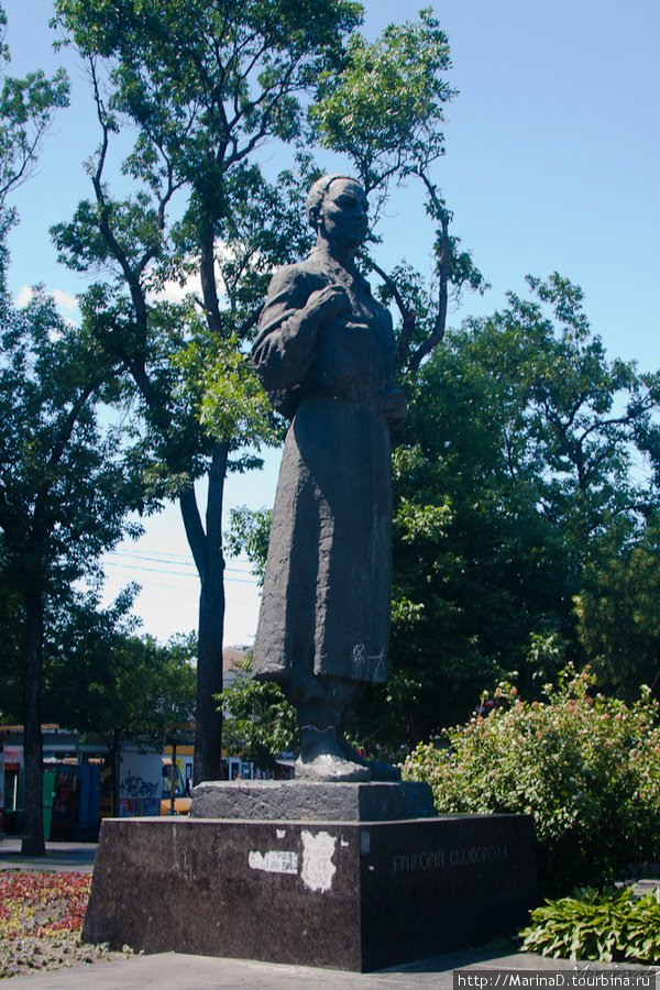 Памятник   Сковороде Г.С. Киев, Украина