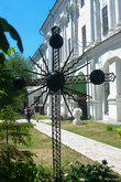 Крест во дворике Киево-Могилянской академии