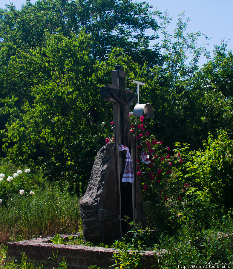 Памятный знак — Всем почившим Киев, Украина
