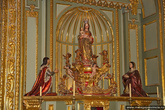 Капелла Virgen de los Reyes — скульптура Святой девы,
переданная в дар еще королевой Изабеллой Католической (Isabella Catholica), и две скульптуры, изображающие молящихся
Изабеллу и Фернадо – королей-католиков, тоже работы Pedro de Mena